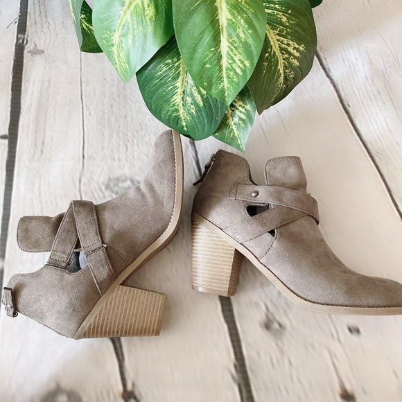 Ankle Boots Cutout Style Winter Booties - Greyish/Brownish - Size 8 - Picture 7 of 7